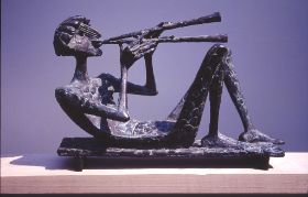 Liegender mit Doppelflöte 1988, Bronze, 31 cm